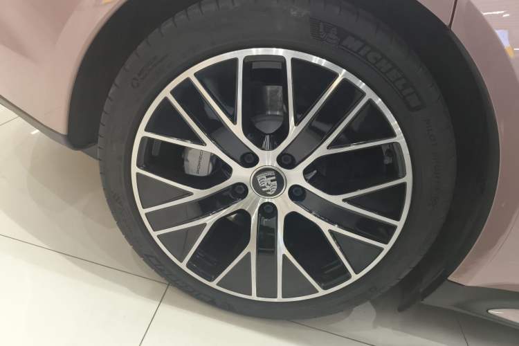 Used Porsche Taycan 2022-Year Updated Taycan Right Rear Wheel Hub