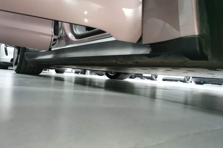 Used Porsche Taycan 2022 Taycan Right Side Sill