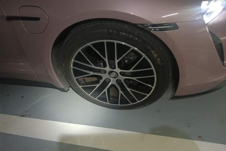 Used Porsche Taycan 2022-Year Updated Taycan Right Front Wheel Hub