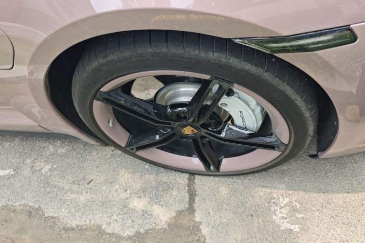 Used Porsche Taycan 2022-Year Updated Taycan Right Front Wheel Hub