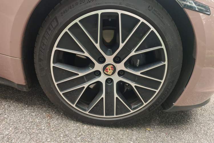 Used Porsche Taycan 2022-Year Updated Taycan Right Front Wheel Hub