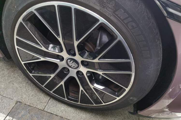 Used Porsche Taycan 2022-Year Updated Taycan Right Front Wheel Hub