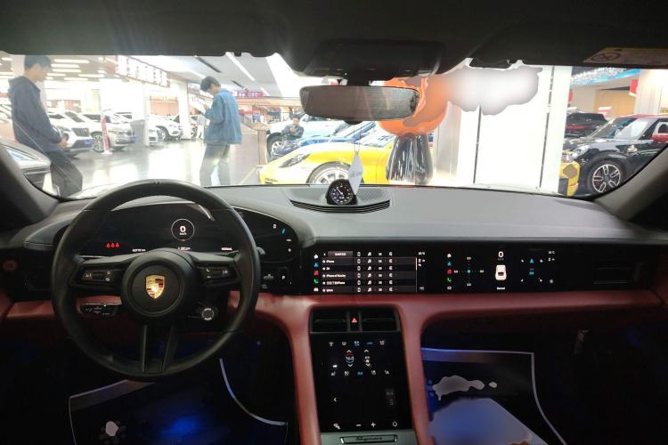 Used Porsche Taycan 2022-Year Updated Taycan Interior 2