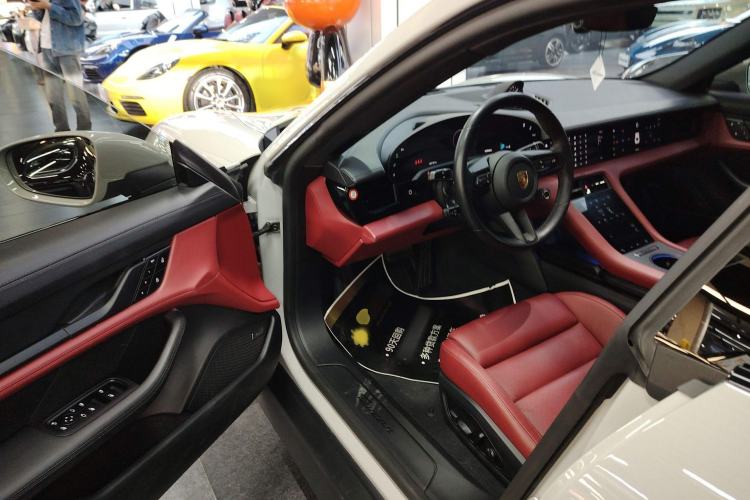 Used Porsche Taycan 2022-Year Updated Taycan Interior 3