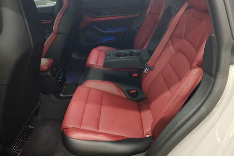 Used Porsche Taycan 2022-Year Updated Taycan Interior 4