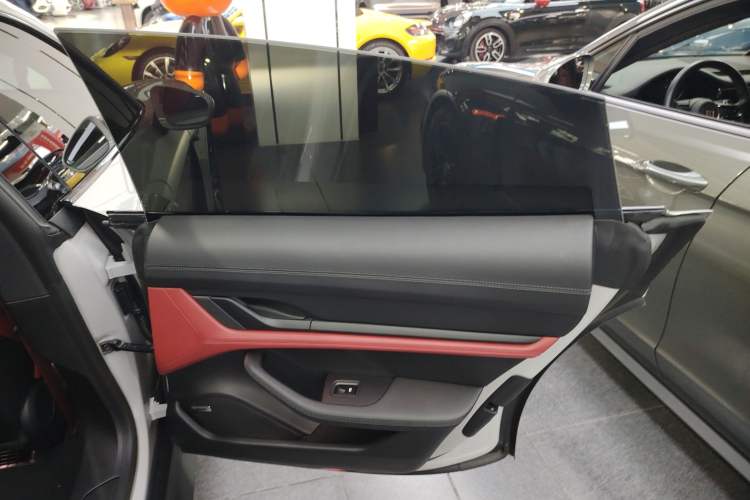Used Porsche Taycan 2022-Year Updated Taycan Interior 6
