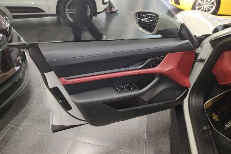 Used Porsche Taycan 2022-Year Updated Taycan Interior 7