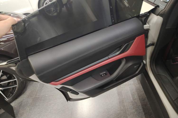 Used Porsche Taycan 2022-Year Updated Taycan Interior 8