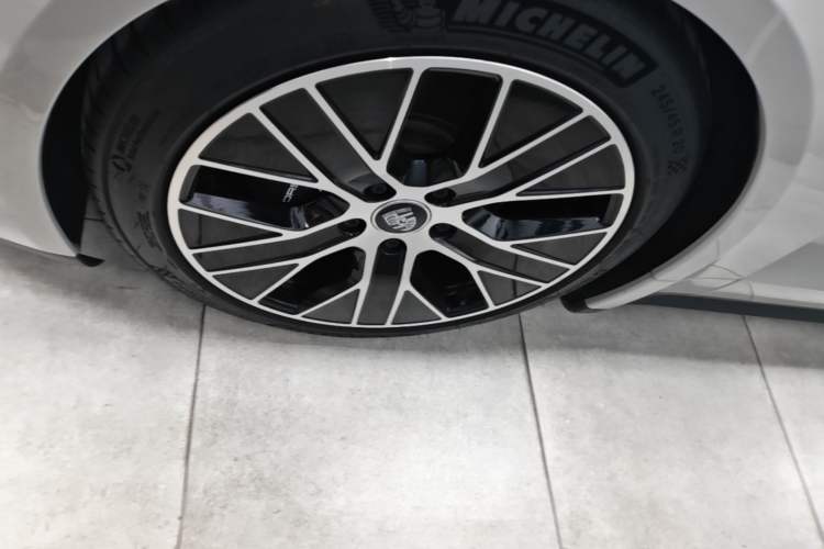 Used Porsche Taycan 2022-Year Updated Taycan Left Front Wheel Hub