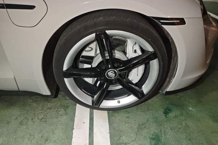 Used Porsche Taycan 2022 Taycan Right Front Wheel Hub