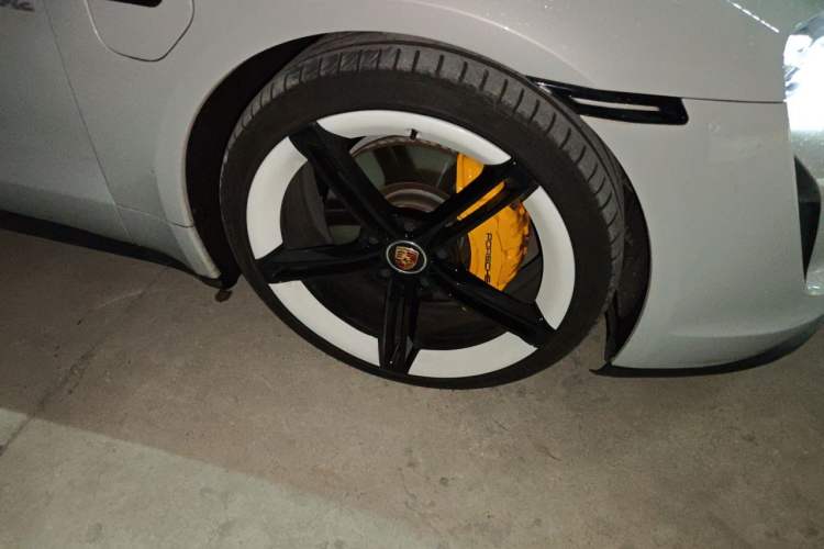 Used Porsche Taycan 2022-Year Updated Taycan Right Front Wheel Hub