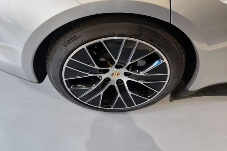 Used Porsche Taycan 2022-Year Updated Taycan Right Rear Wheel Hub