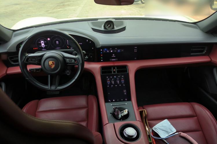 Used Porsche Taycan 2022-Year Updated Taycan Center Console