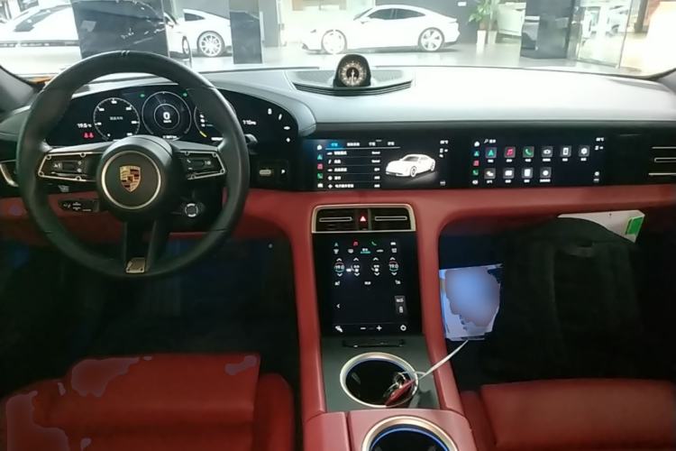 Used Porsche Taycan 2022-Year Updated Taycan Center Console