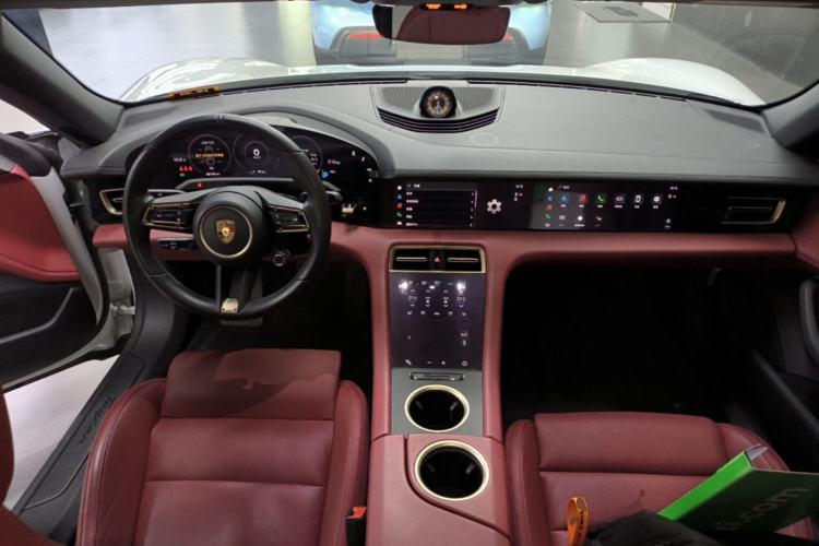 Used Porsche Taycan 2022-Year Updated Taycan Center Console