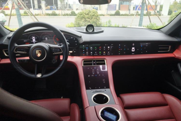 Used Porsche Taycan 2022-Year Updated Taycan Center Console
