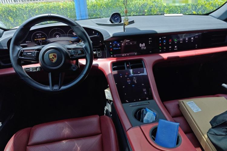 Used Porsche Taycan 2022-Year Updated Taycan Center Console
