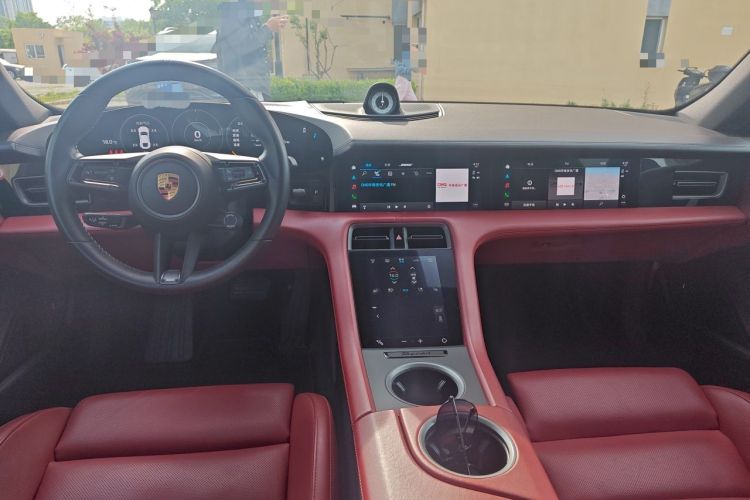 Used Porsche Taycan 2022-Year Updated Taycan Center Console