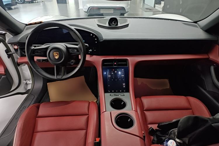 Used Porsche Taycan 2022-Year Updated Taycan Center Console