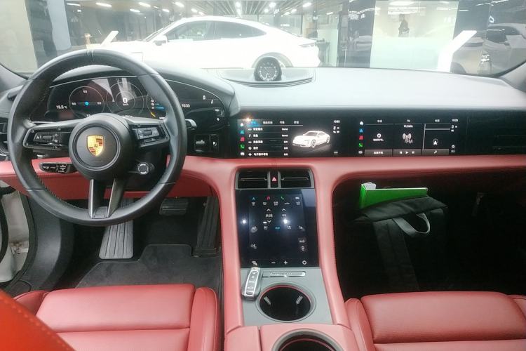 Used Porsche Taycan 2022-Year Updated Taycan Center Console