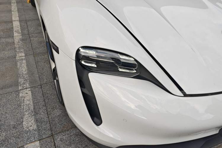 Used Porsche Taycan 2022-Year Updated Taycan Exterior 6