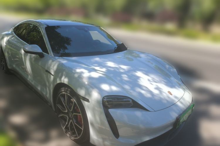 Used Porsche Taycan 2022 Taycan 4S Front Right 45 Deg