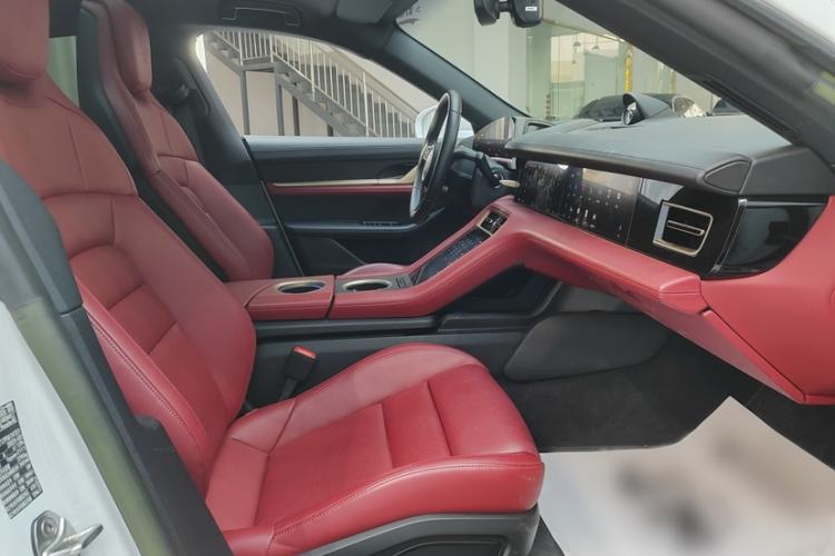 Used Porsche Taycan 2022-Year Updated Taycan Interior 10