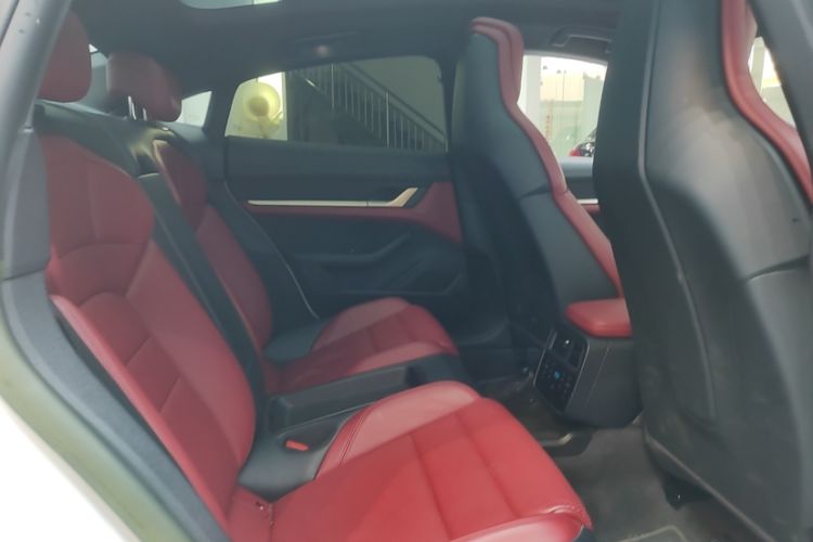 Used Porsche Taycan 2022-Year Updated Taycan Interior 11