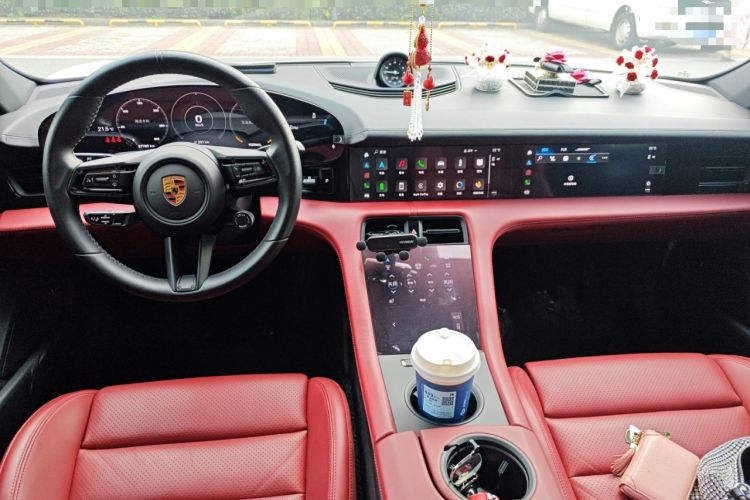 Used Porsche Taycan 2022-Year Updated Taycan Interior 2
