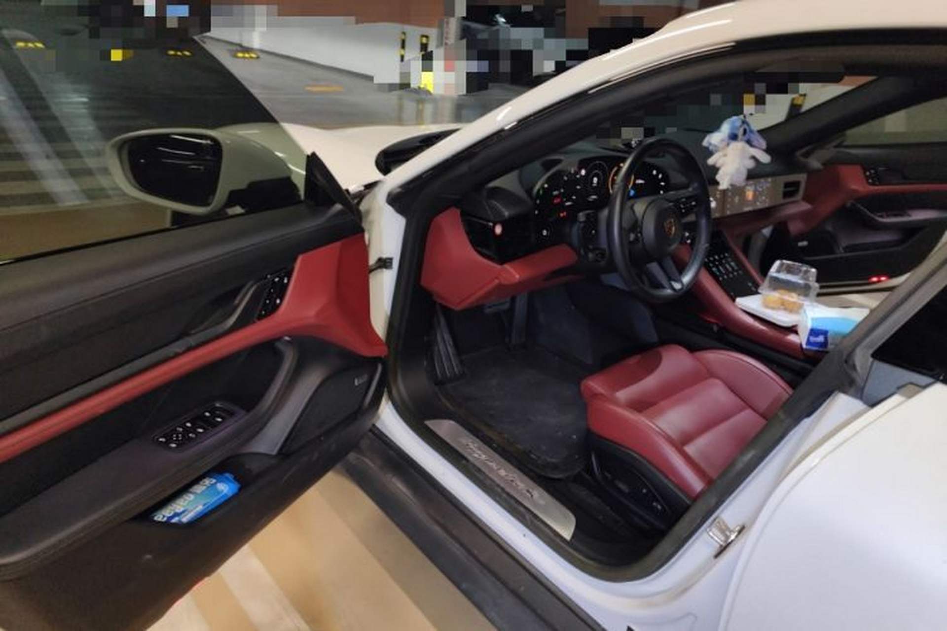 Used Porsche Taycan 2022-Year Restyled Taycan 4S Interior 3