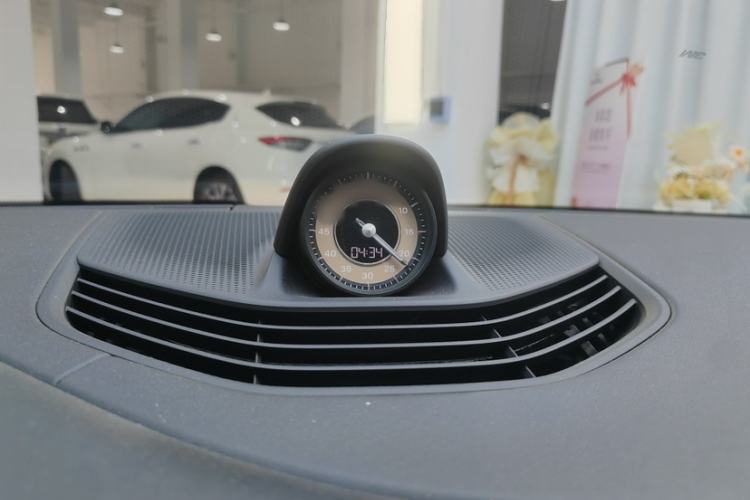 Used Porsche Taycan 2022-Year Updated Taycan Interior 3