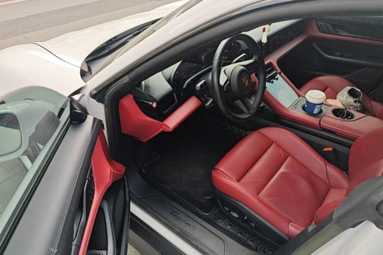 Used Porsche Taycan 2022-Year Updated Taycan Interior 3