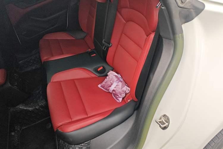 Used Porsche Taycan 2022-Year Updated Taycan Interior 4