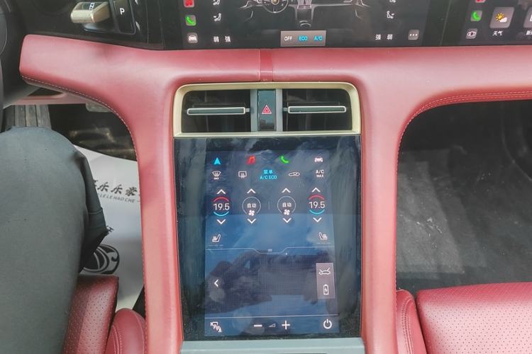Used Porsche Taycan 2022-Year Updated Taycan Interior 6
