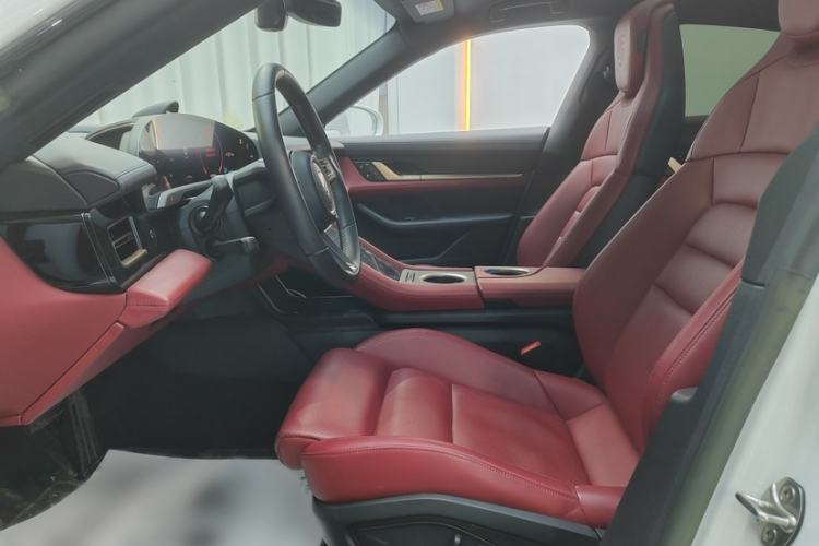 Used Porsche Taycan 2022-Year Updated Taycan Interior 8