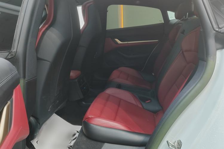 Used Porsche Taycan 2022-Year Updated Taycan Interior 9