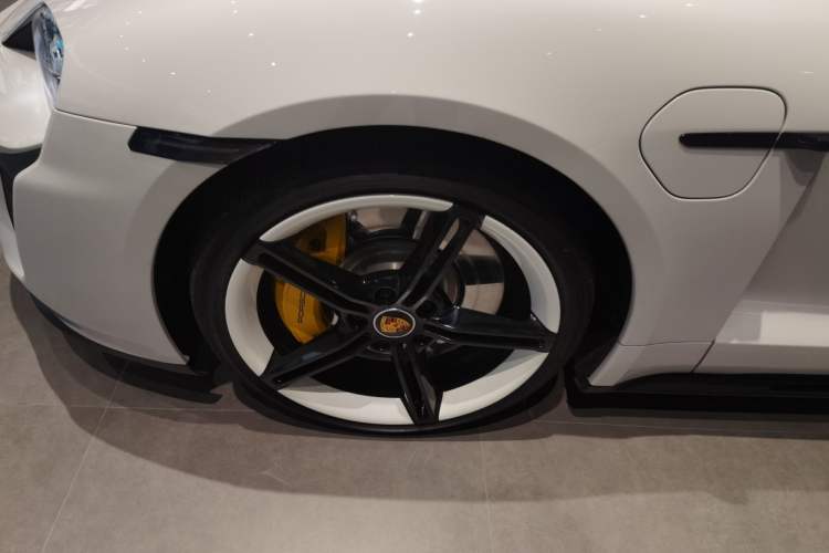 Used Porsche Taycan 2022 Taycan GTS Left Front Wheel Hub