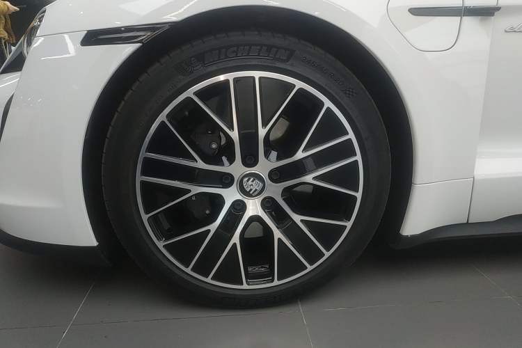 Used Porsche Taycan 2022-Year Updated Taycan Left Front Wheel Hub