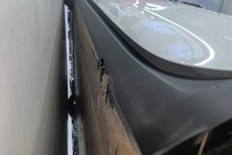 Used Porsche Taycan 2022-Year Updated Taycan Left Side Sill