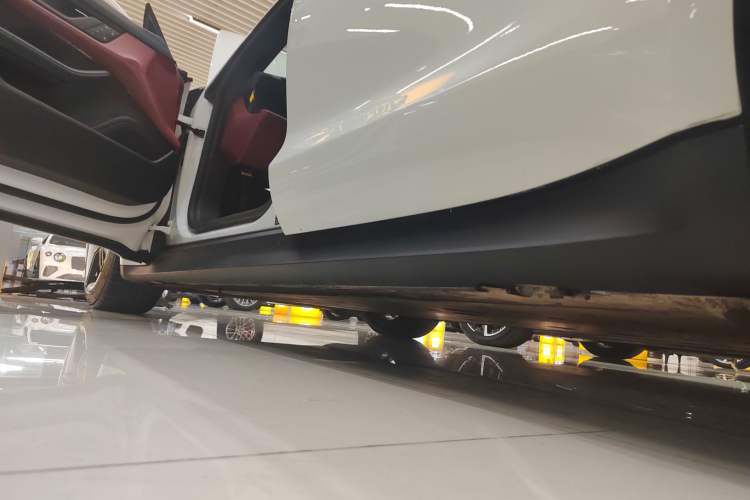 Used Porsche Taycan 2022-Year Updated Taycan Left Side Sill