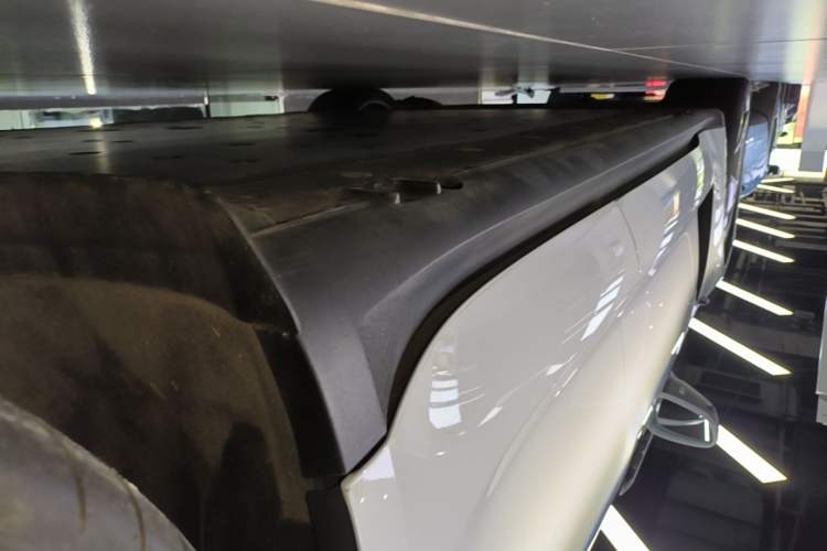 Used Porsche Taycan 2022-Year Updated Taycan Left Side Sill