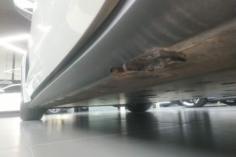 Used Porsche Taycan 2022-Year Updated Taycan Left Side Sill