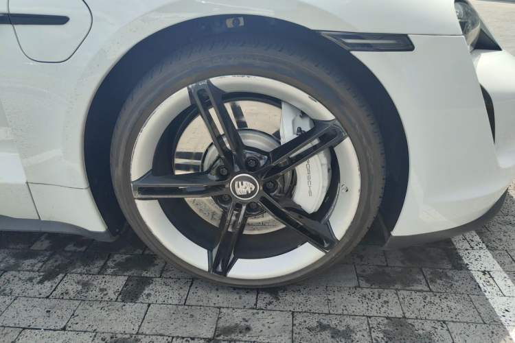Used Porsche Taycan 2022-Year Updated Taycan Right Front Wheel Hub