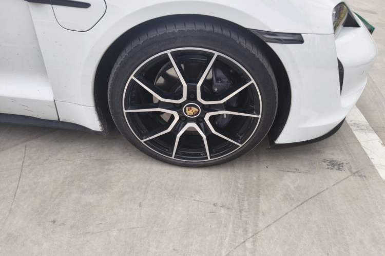 Used Porsche Taycan 2022-Year Updated Taycan Right Front Wheel Hub