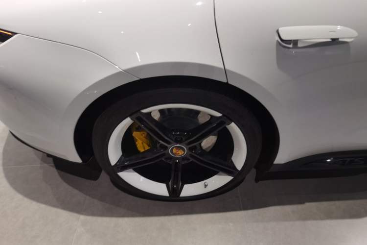 Used Porsche Taycan 2022 Taycan GTS Right Rear Wheel Hub
