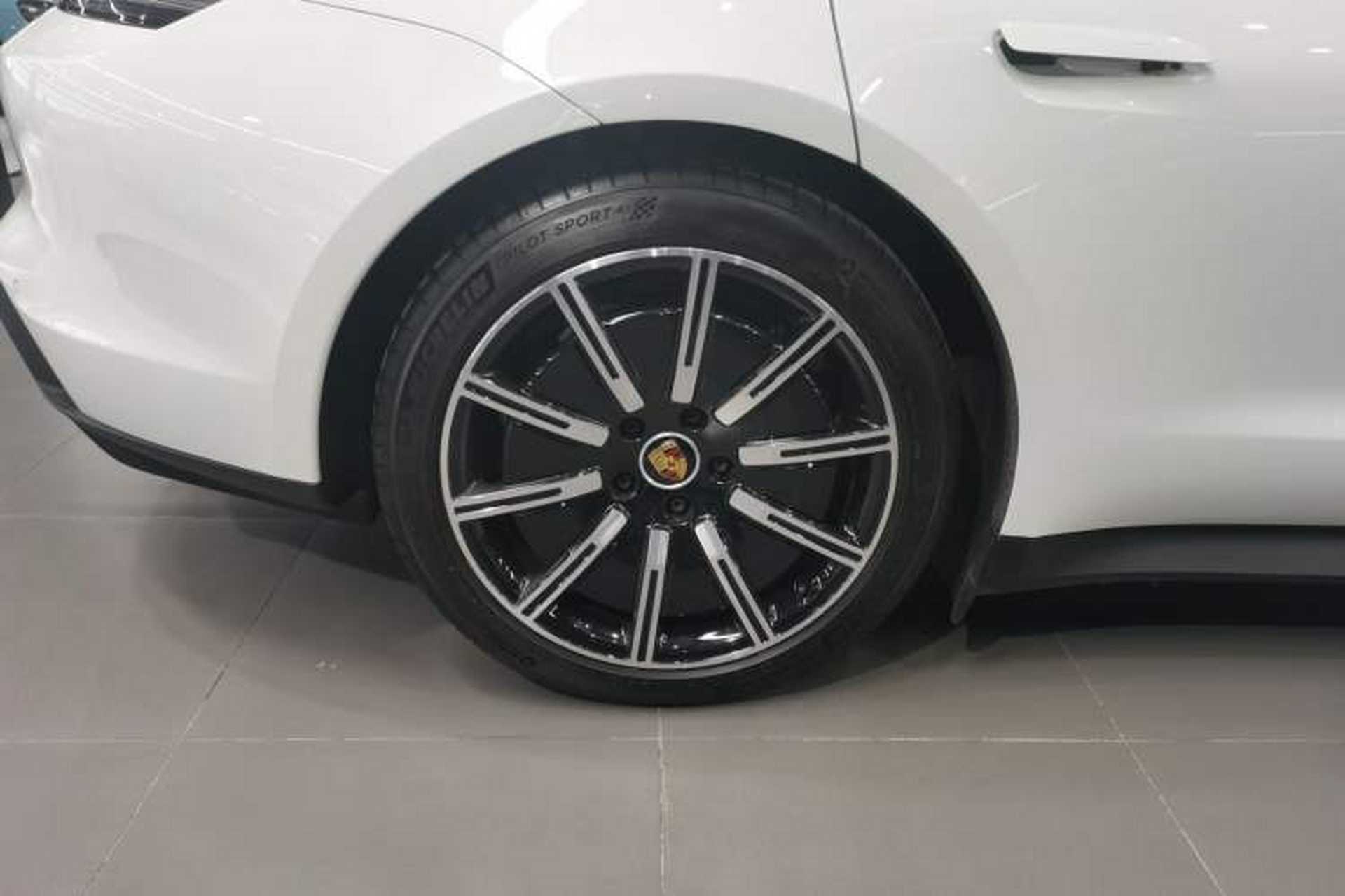 Used Porsche Taycan 2022 Taycan Right Rear Wheel Hub
