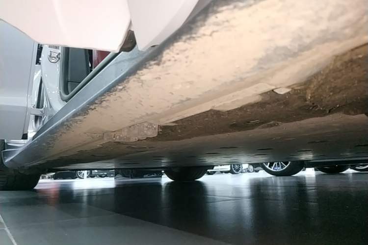 Used Porsche Taycan 2022-Year Updated Taycan Right Side Sill