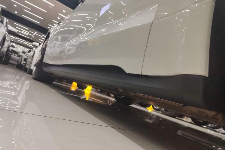 Used Porsche Taycan 2022-Year Updated Taycan Right Side Sill