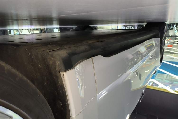 Used Porsche Taycan 2022-Year Updated Taycan Right Side Sill