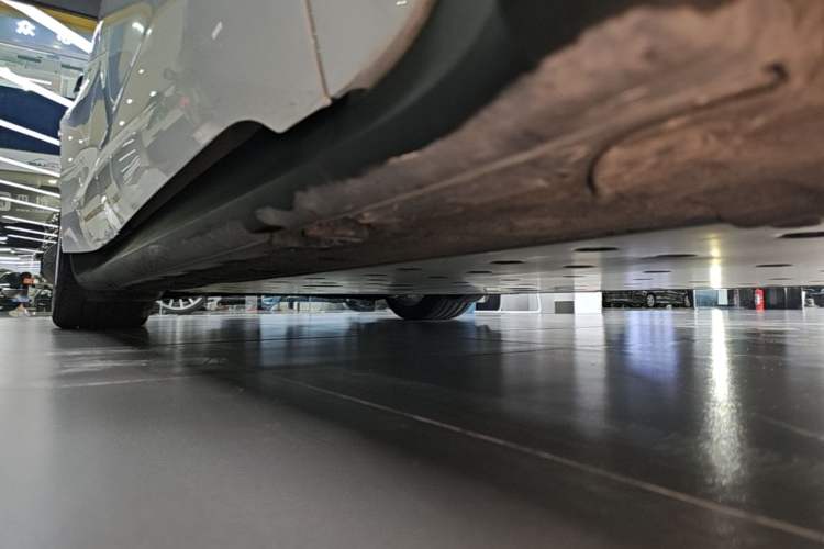 Used Porsche Taycan 2022-Year Updated Taycan Right Side Sill